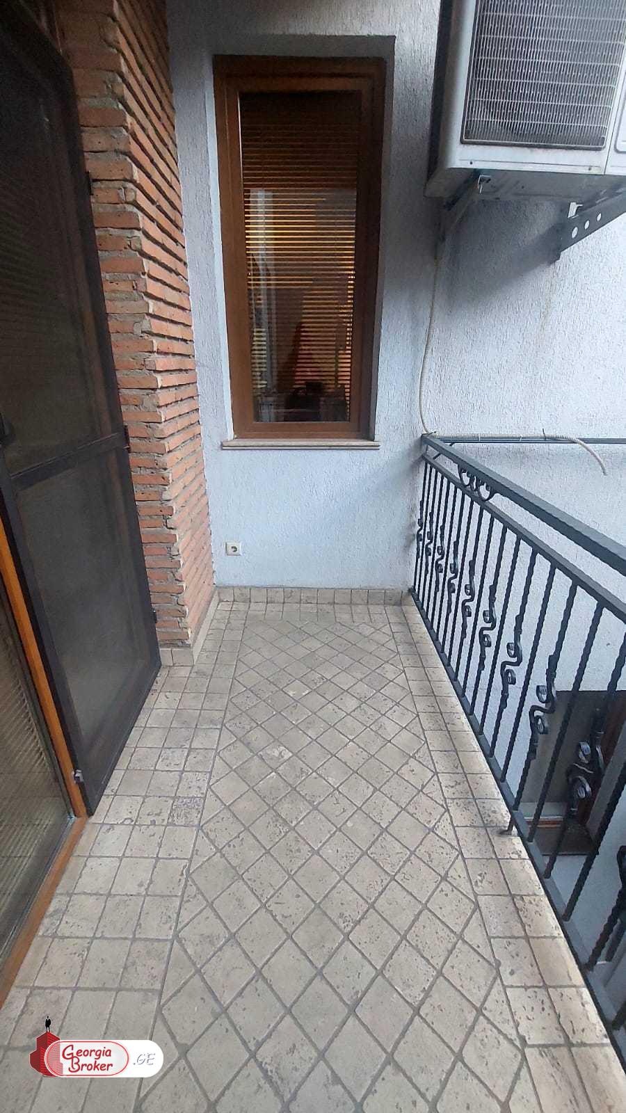 продается квартира с новым ремонтом 5-комнат