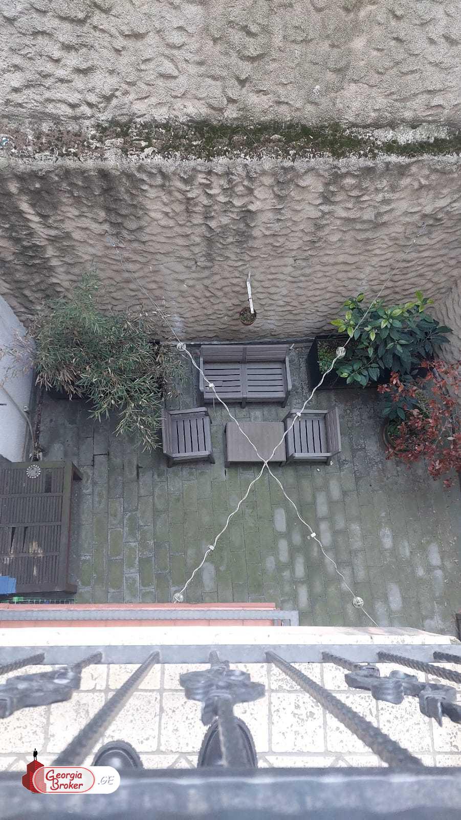 продается квартира с новым ремонтом 5-комнат