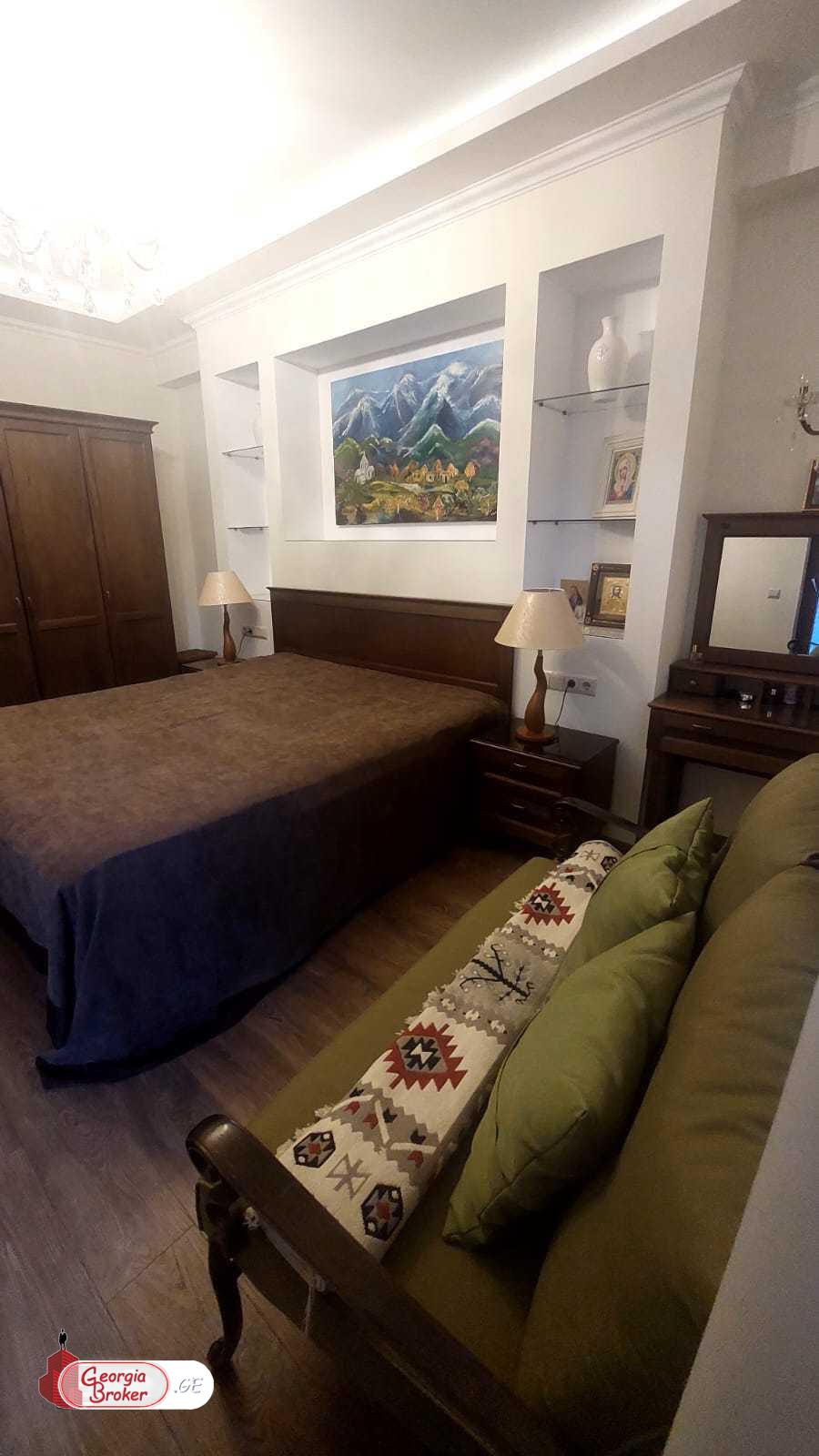 продается квартира с новым ремонтом 5-комнат