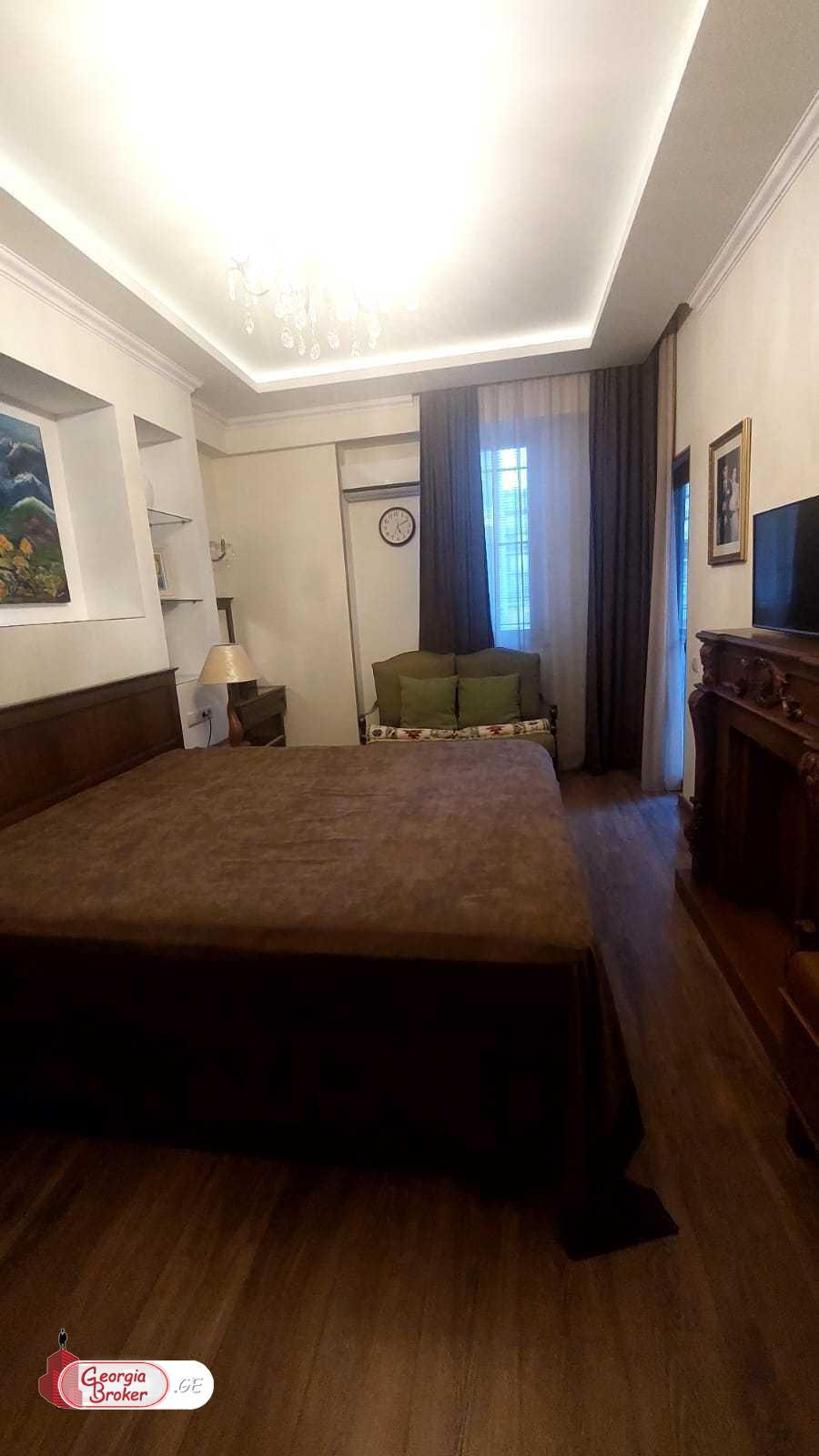 продается квартира с новым ремонтом 5-комнат