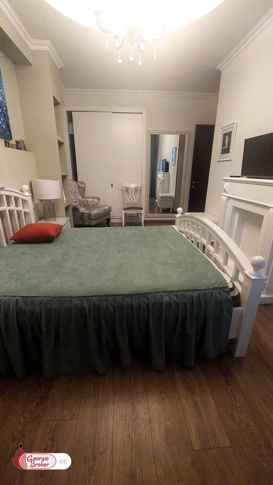 продается квартира с новым ремонтом 5-комнат