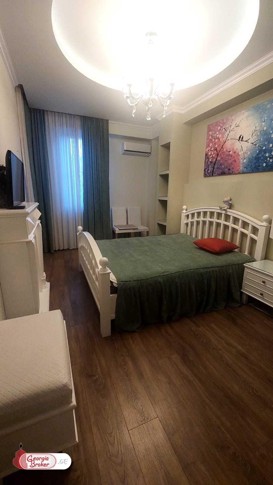 продается квартира с новым ремонтом 5-комнат