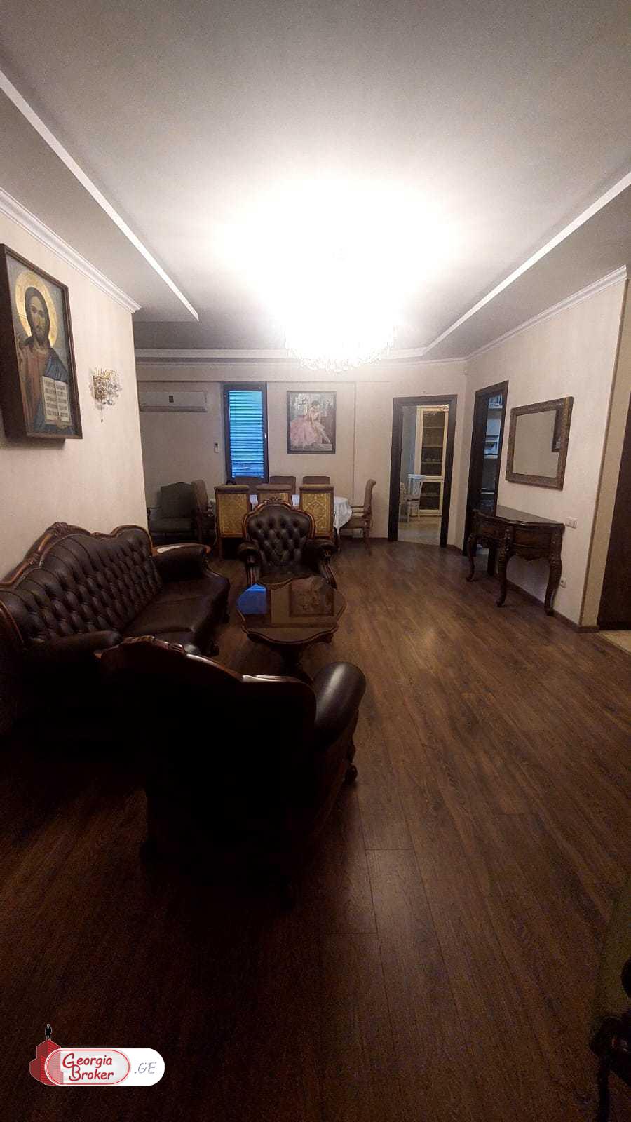 продается квартира с новым ремонтом 5-комнат