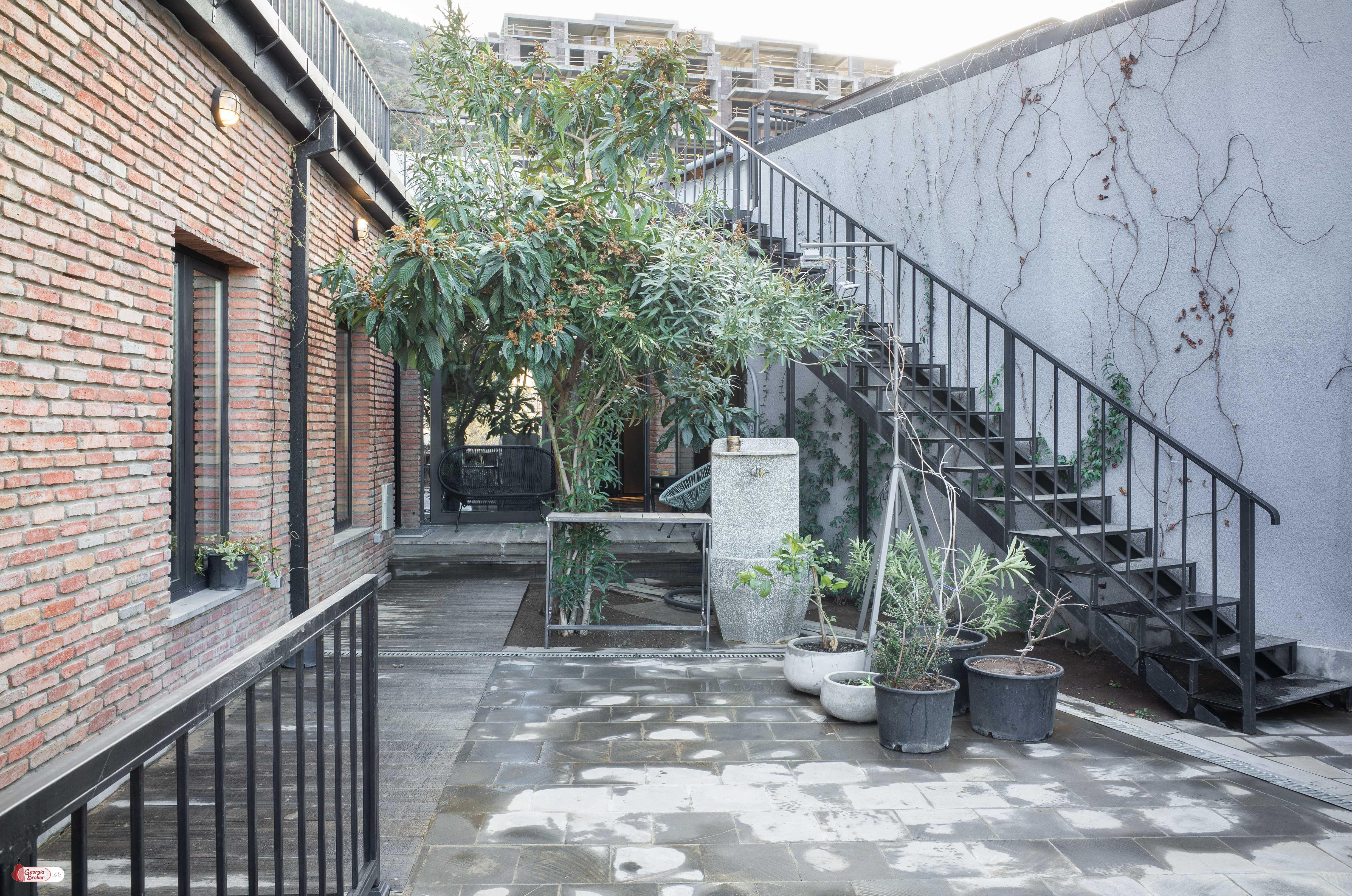 в аренду дом с новым ремонтом 7-комнат