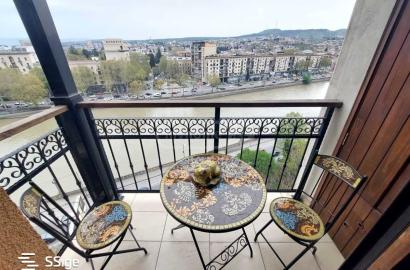 იყიდება ახალი გარემონტებული 4 ოთახიანი ბინა მთაწმინდაზე