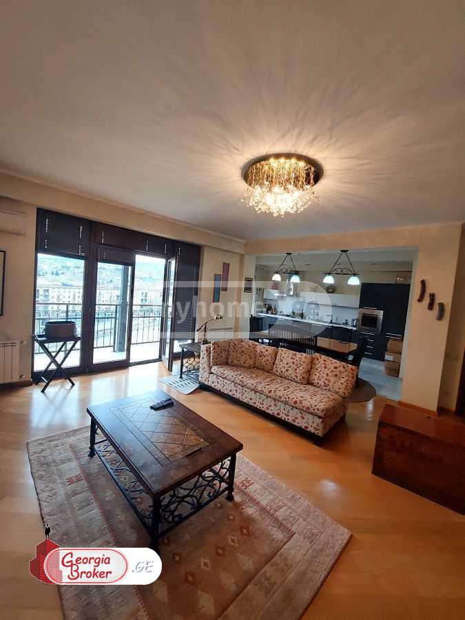 იყიდება ახალი გარემონტებული 4 ოთახიანი ბინა მთაწმინდაზე