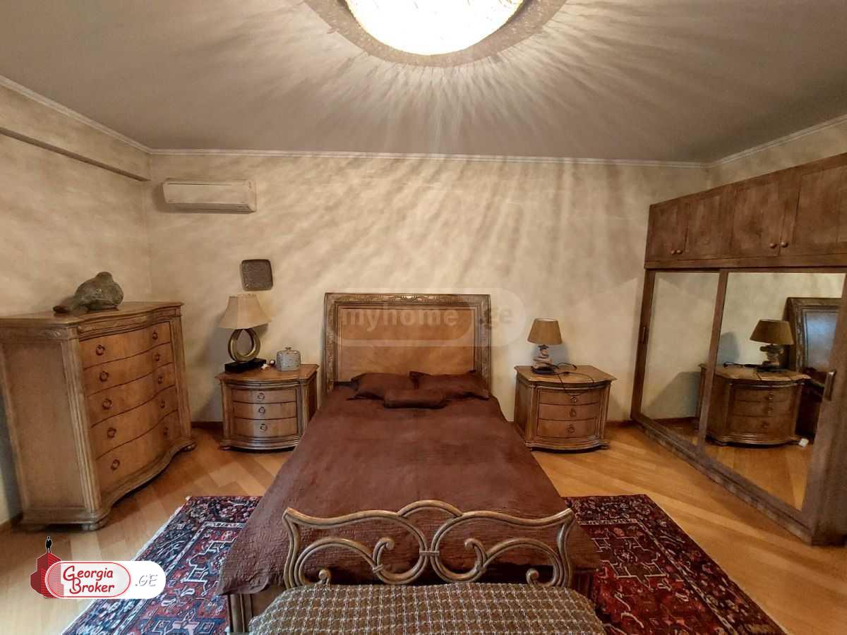 იყიდება ახალი გარემონტებული 4 ოთახიანი ბინა მთაწმინდაზე