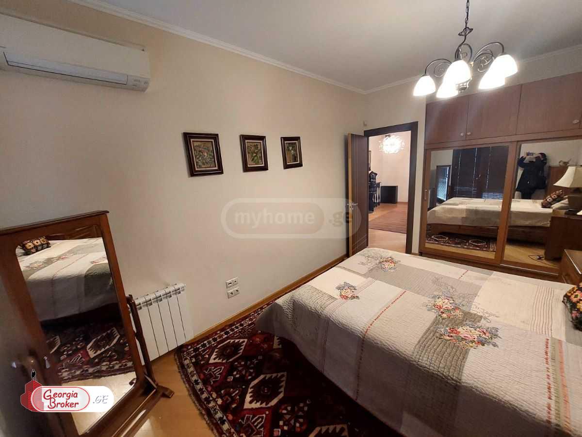 იყიდება ახალი გარემონტებული 4 ოთახიანი ბინა მთაწმინდაზე