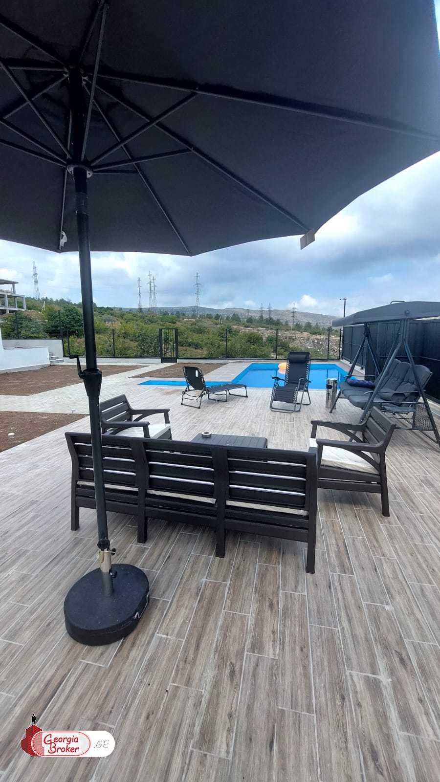 იყიდება ახალი გარემონტებული 8 ოთახიანი სახლი თხინვალაში