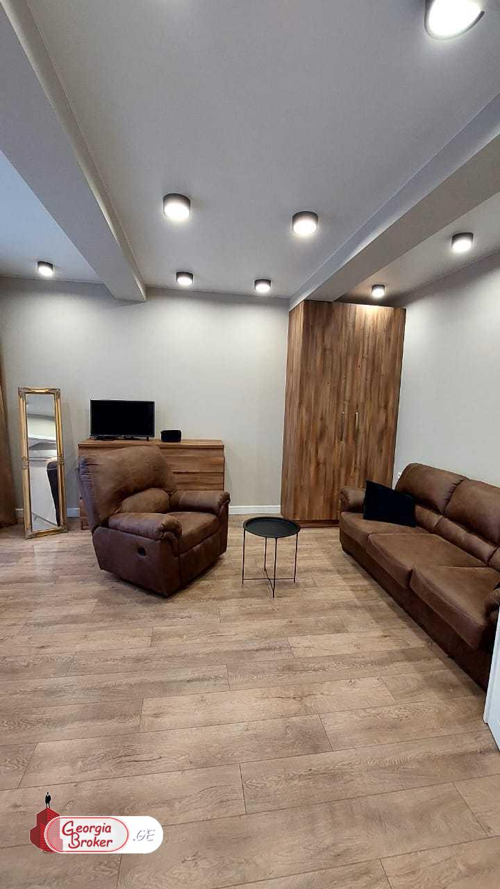 იყიდება ახალი გარემონტებული 8 ოთახიანი სახლი თხინვალაში