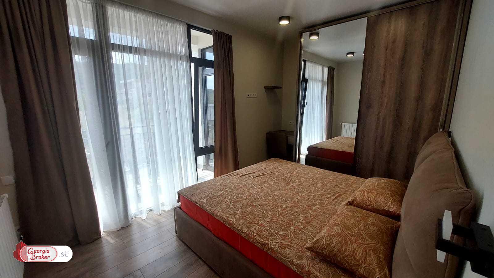 იყიდება ახალი გარემონტებული 8 ოთახიანი სახლი თხინვალაში