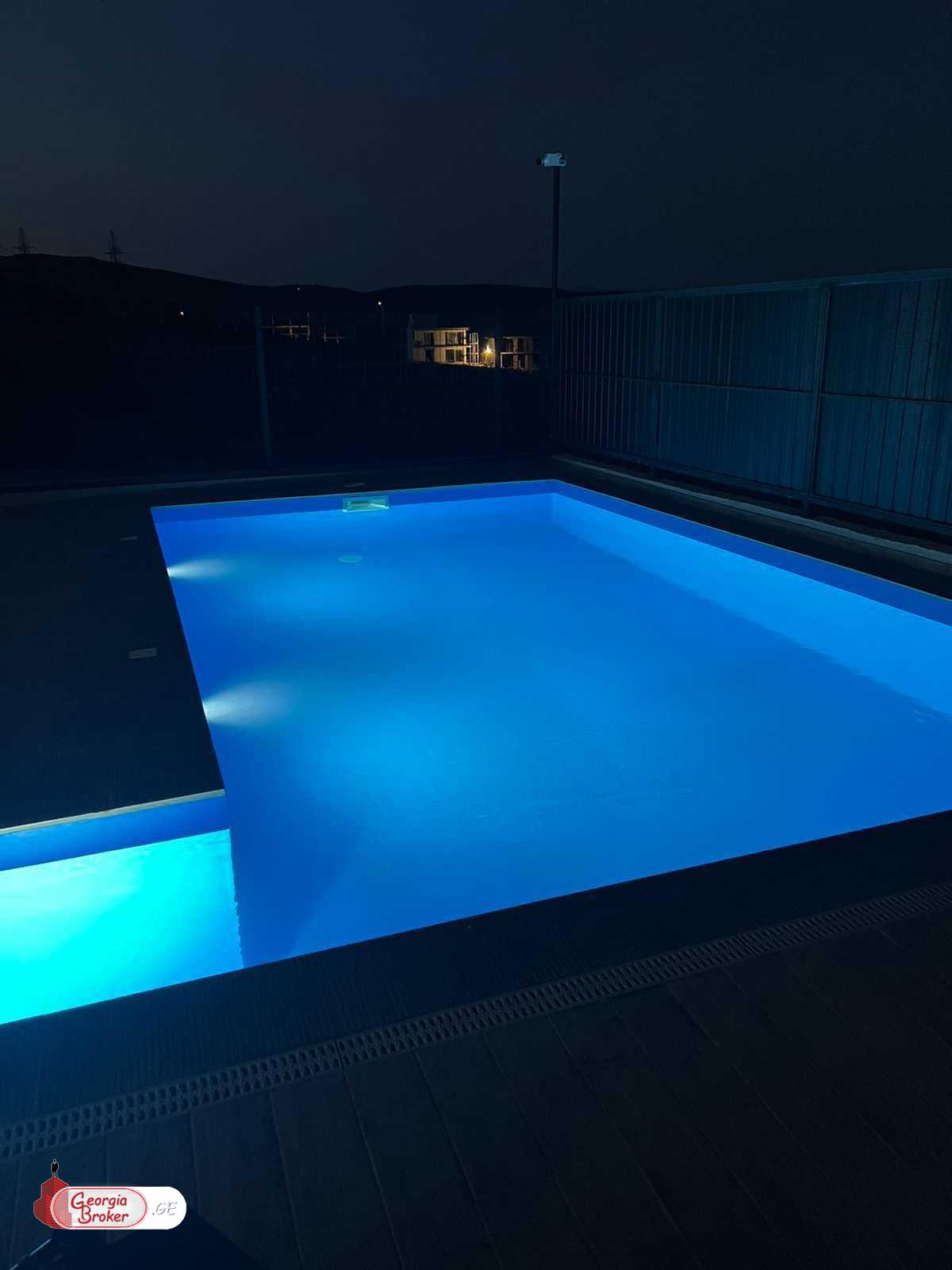 იყიდება ახალი გარემონტებული 8 ოთახიანი სახლი ლისის ტბასთან