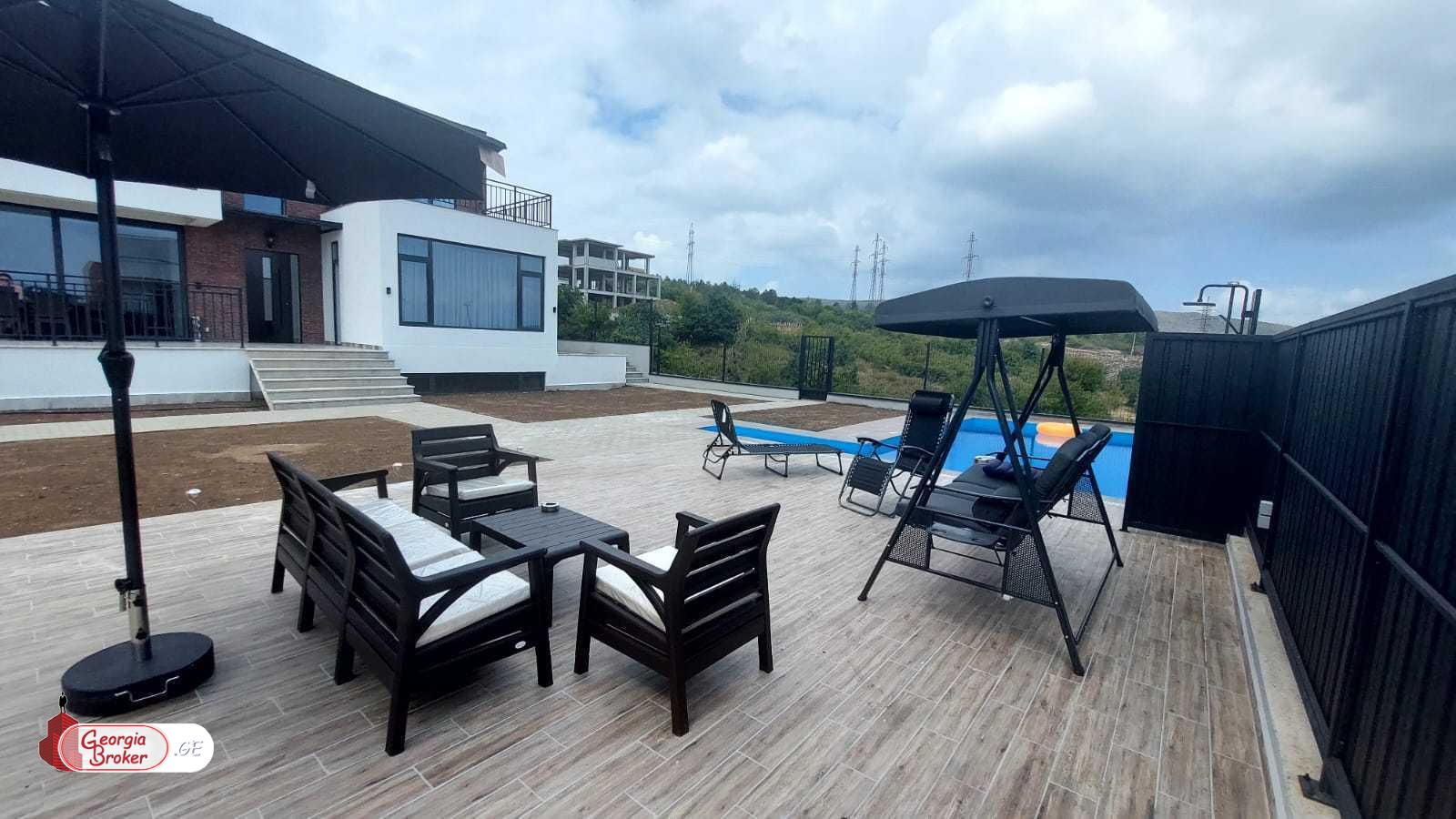 იყიდება ახალი გარემონტებული 8 ოთახიანი სახლი ლისის ტბასთან