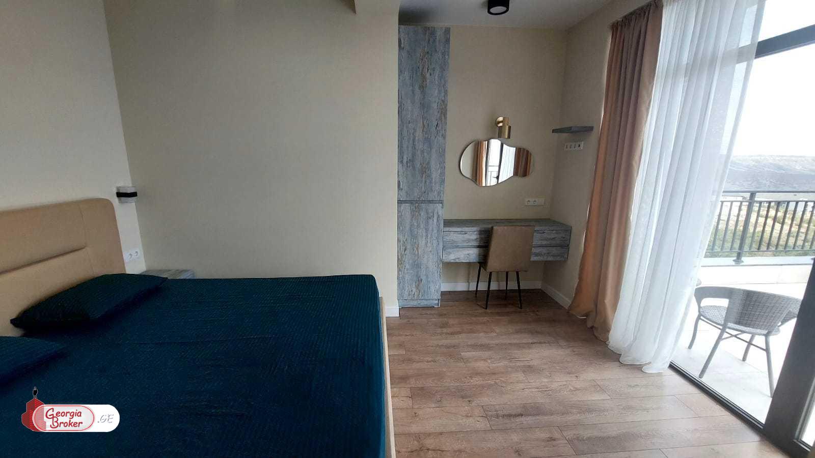 იყიდება ახალი გარემონტებული 8 ოთახიანი სახლი ლისის ტბასთან