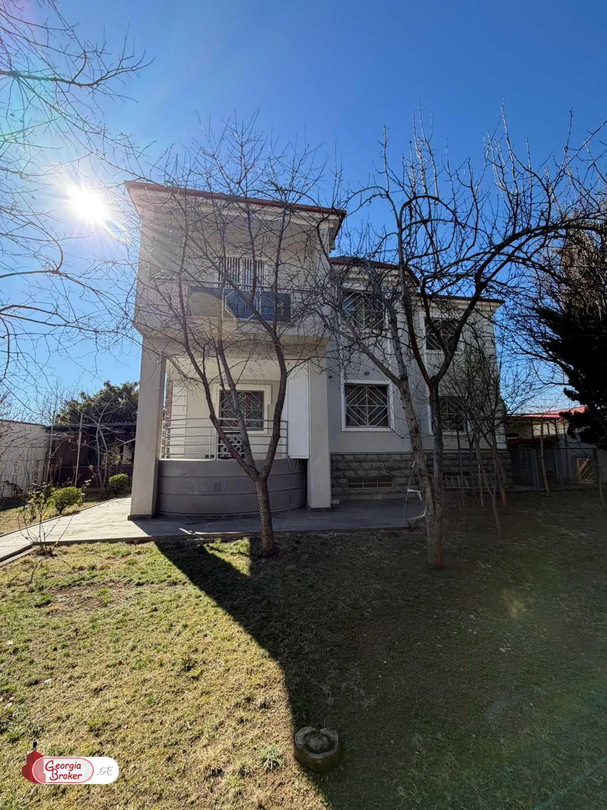 იყიდება ახალი გარემონტებული 9 ოთახიანი სახლი დიდ დიღომში