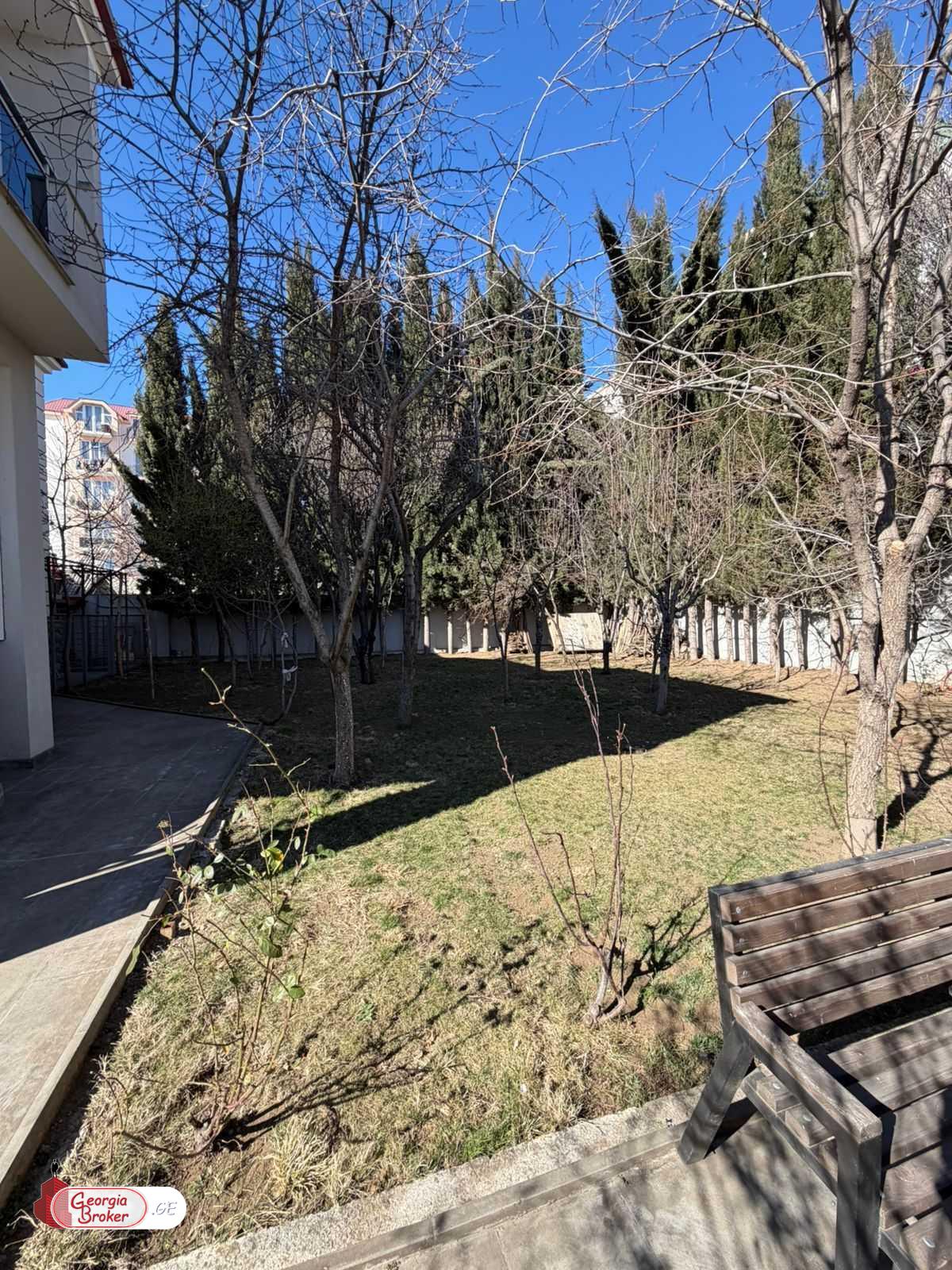 იყიდება ახალი გარემონტებული 9 ოთახიანი სახლი დიდ დიღომში