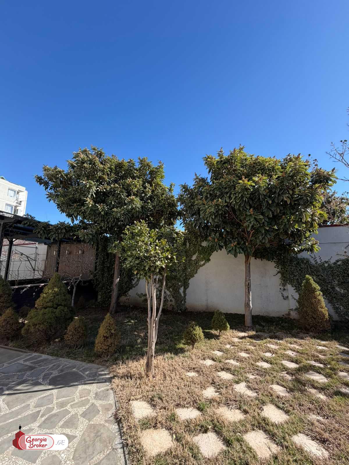 იყიდება ახალი გარემონტებული 9 ოთახიანი სახლი დიდ დიღომში