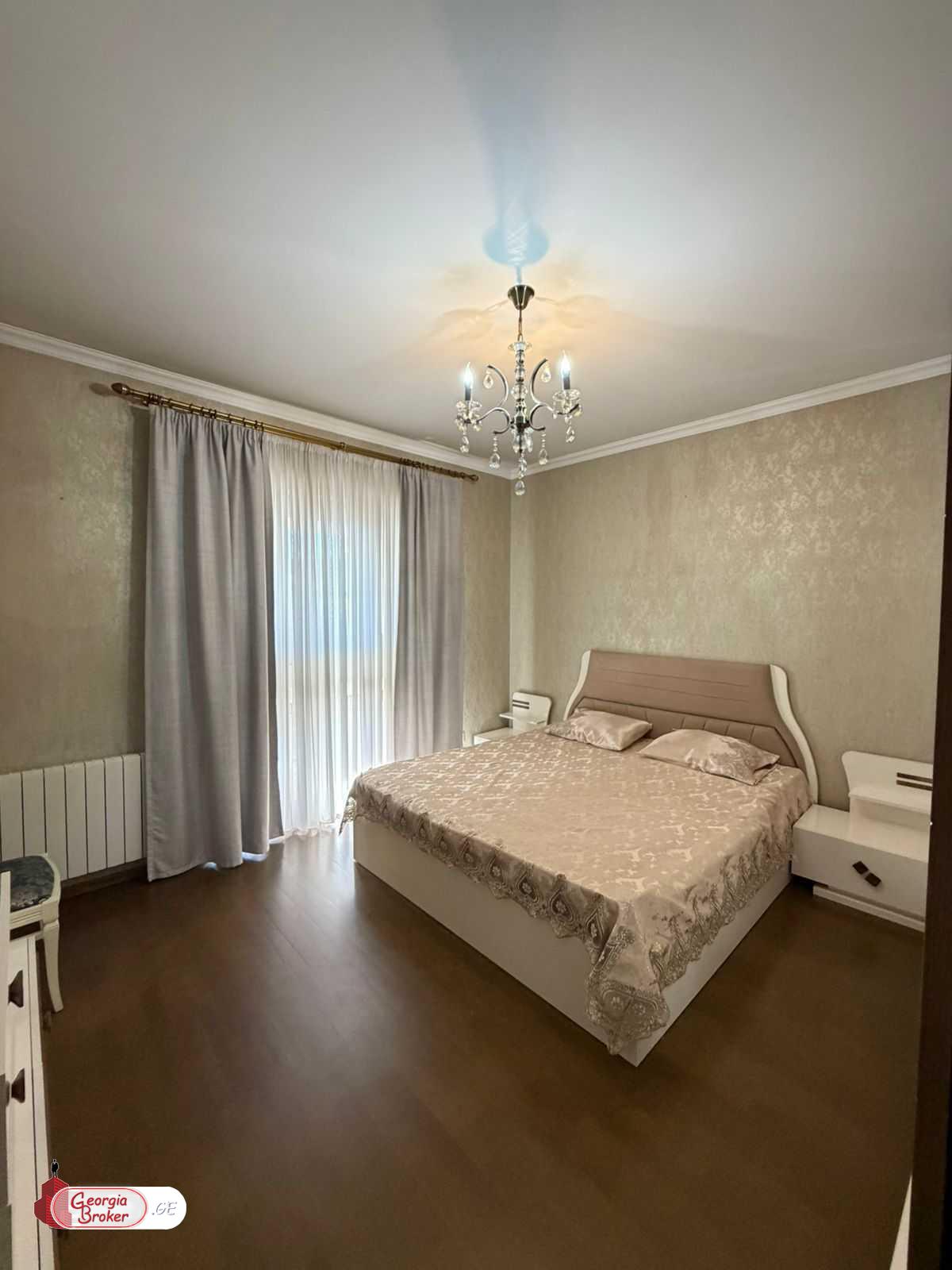 იყიდება ახალი გარემონტებული 9 ოთახიანი სახლი დიდ დიღომში