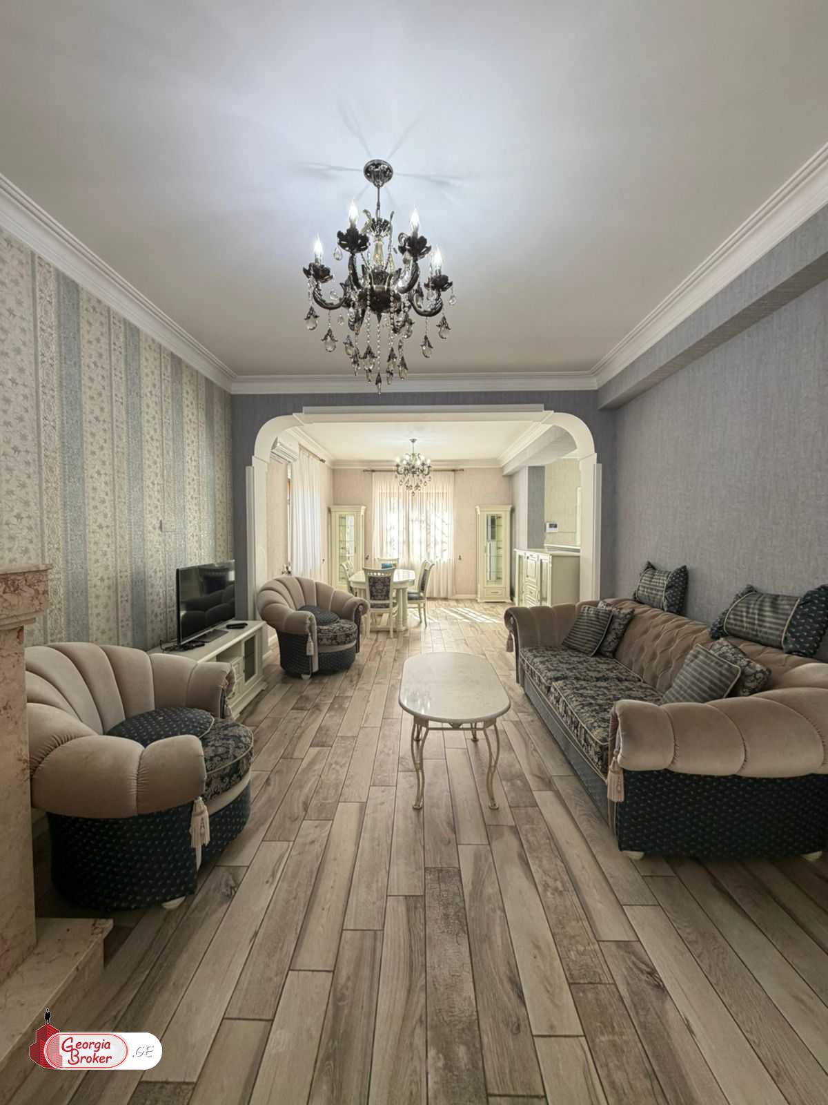 იყიდება ახალი გარემონტებული 9 ოთახიანი სახლი დიდ დიღომში