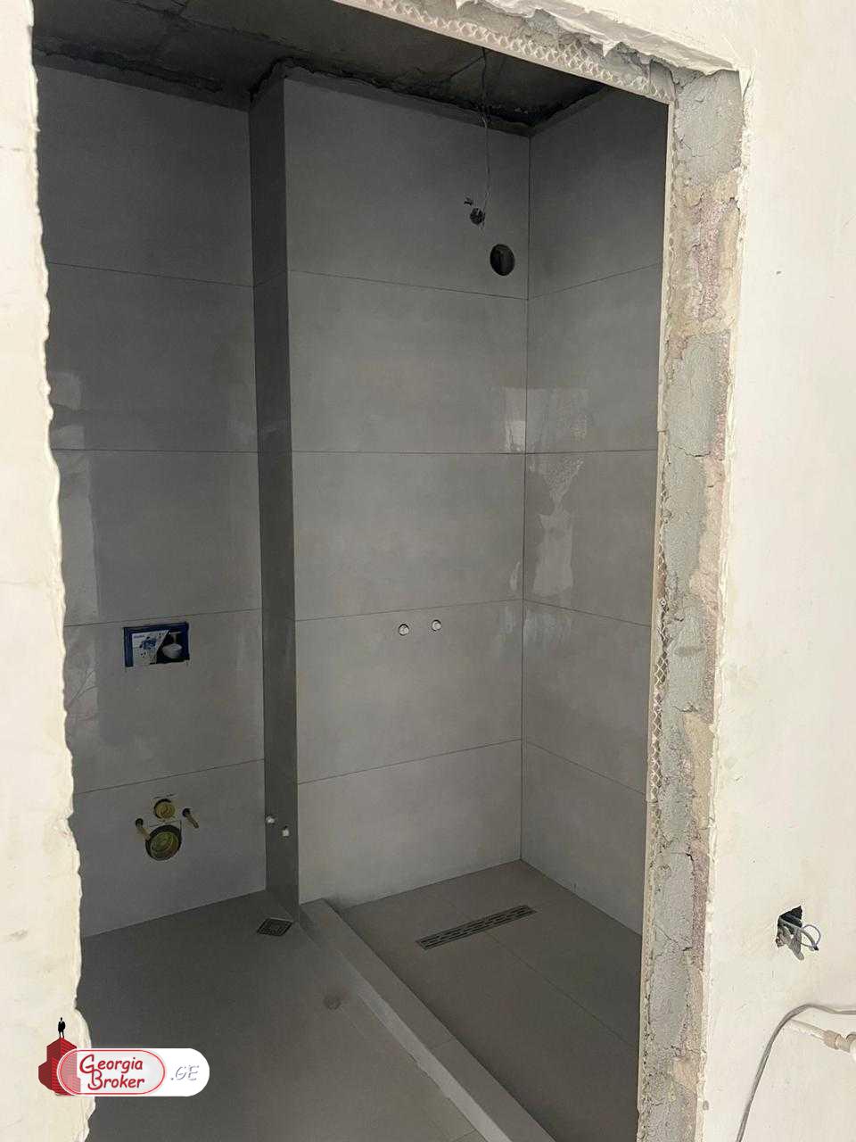 nearly repaired 5-room apartment for sale