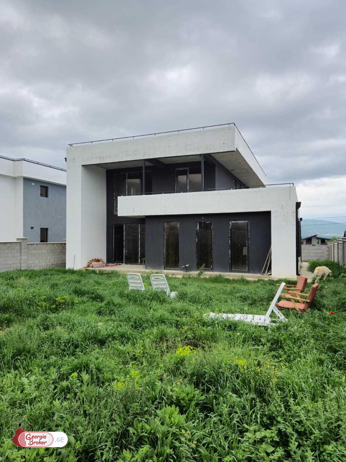 იყიდება ახალი აშენებული 6 ოთახიანი   აგარაკი საგურამოში