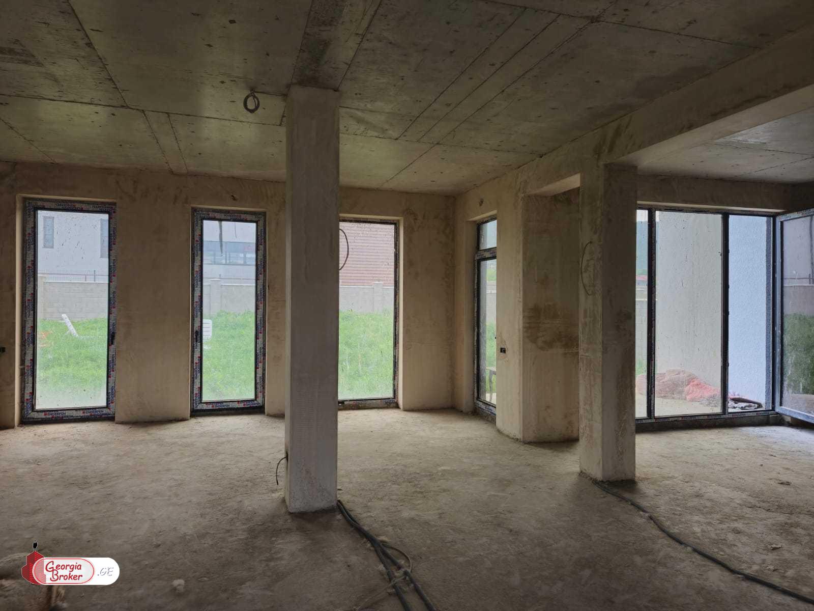 იყიდება ახალი აშენებული 6 ოთახიანი   აგარაკი საგურამოში