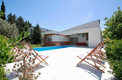 продается дом с новым ремонтом 5-комнат