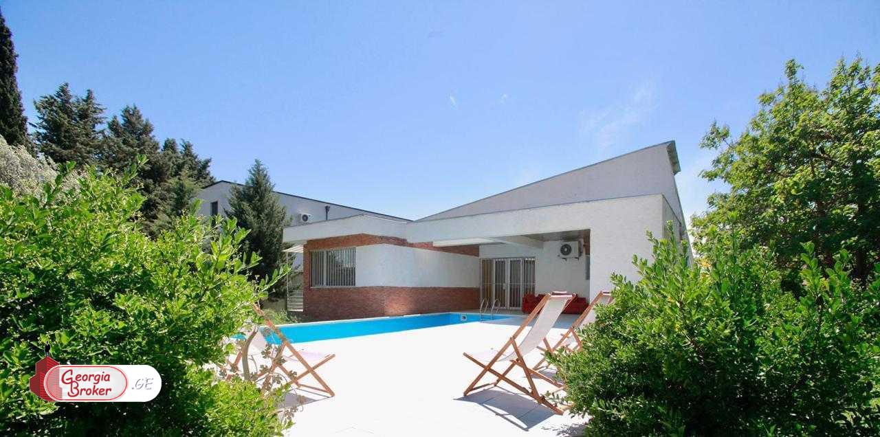 продается дом с новым ремонтом 6-комнат