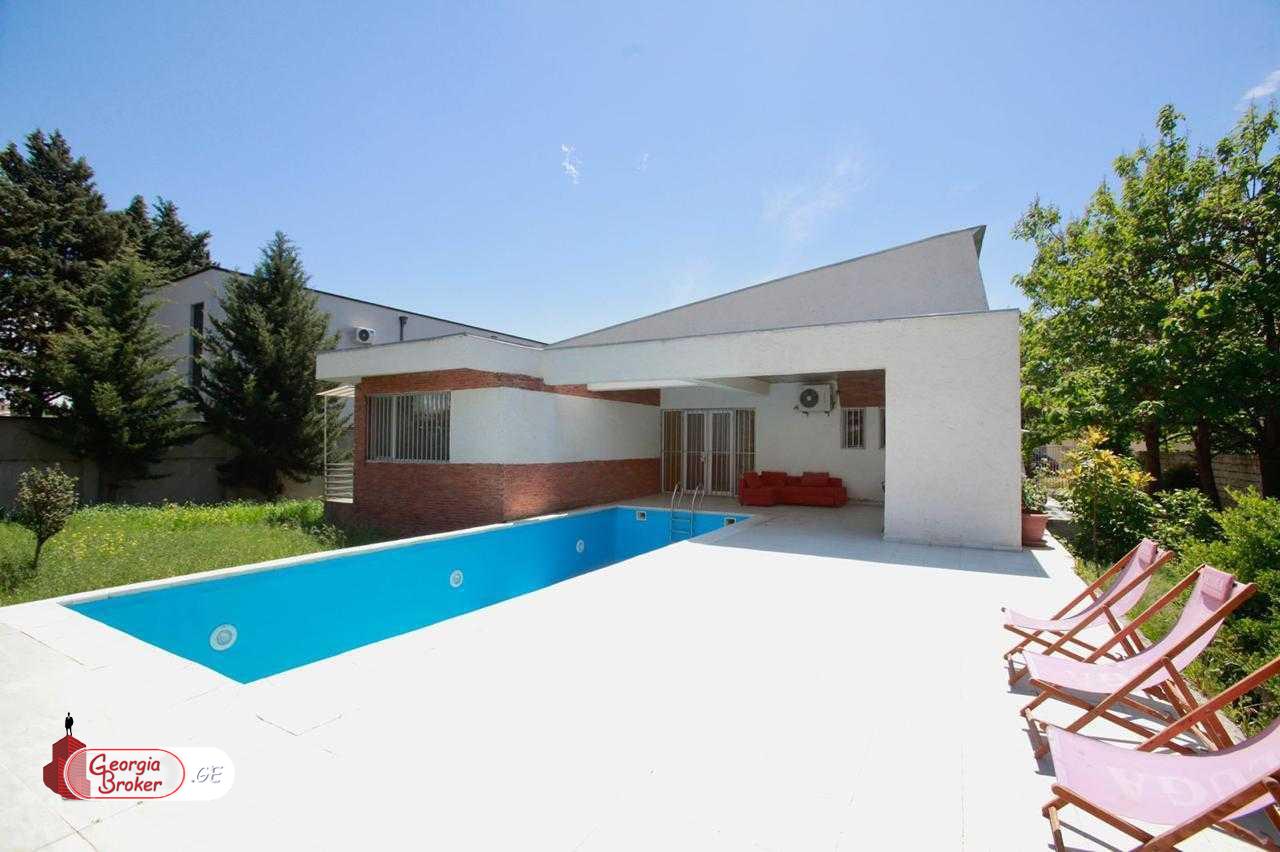 продается дом с новым ремонтом 6-комнат