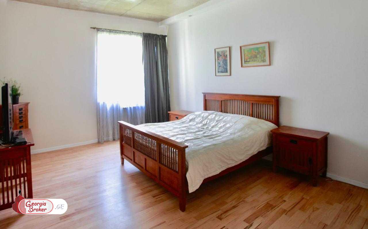 продается дом с новым ремонтом 6-комнат