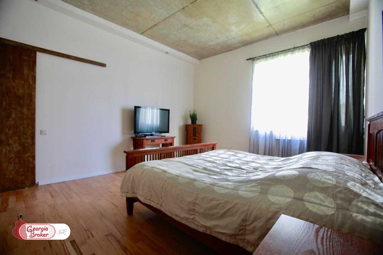 продается дом с новым ремонтом 6-комнат