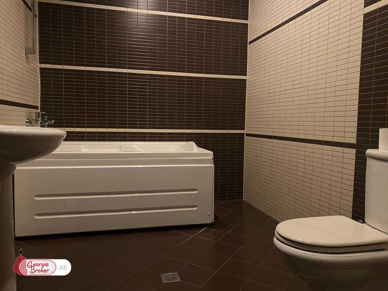 продается дом с новым ремонтом 6-комнат