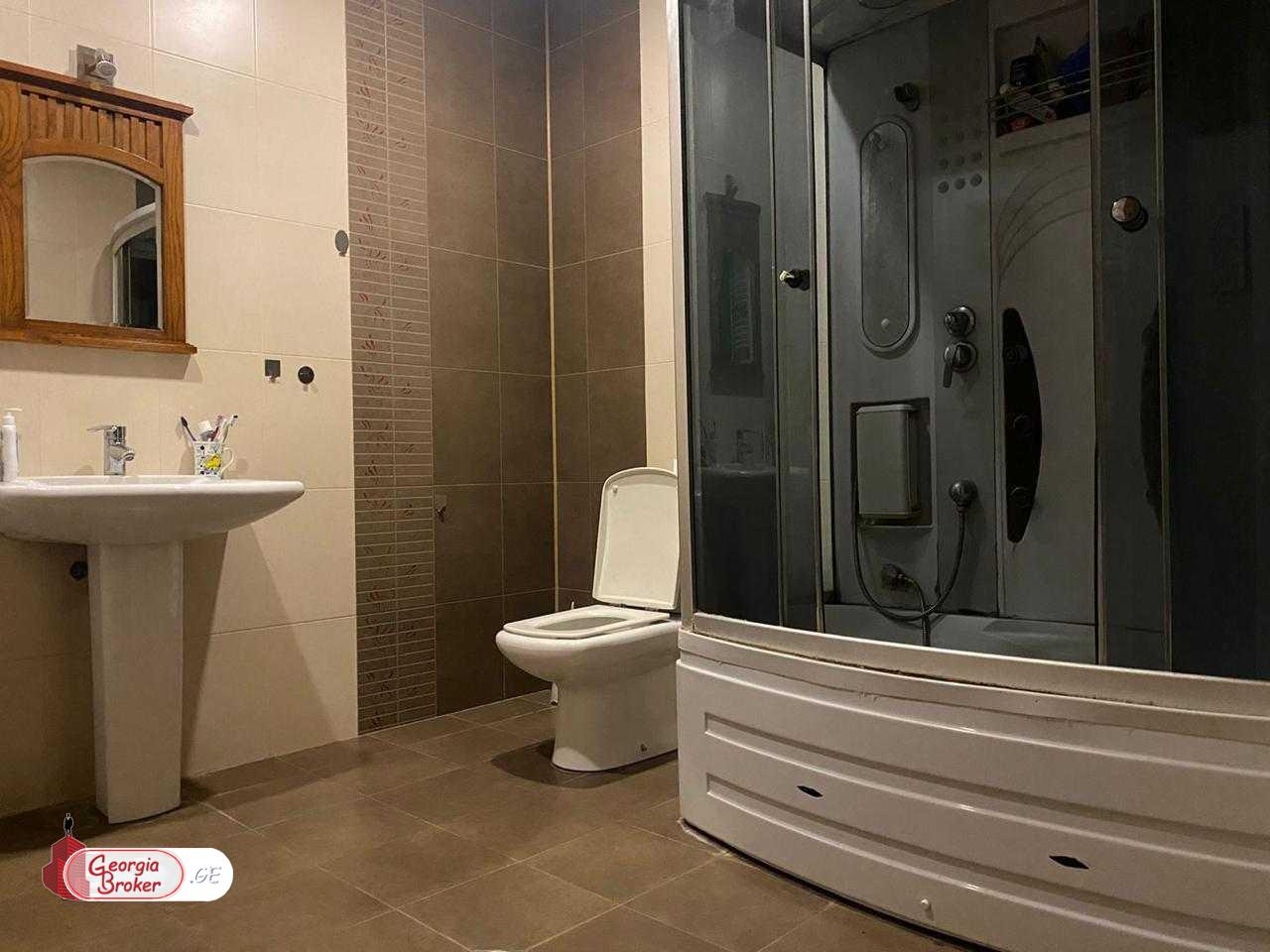 продается дом с новым ремонтом 6-комнат