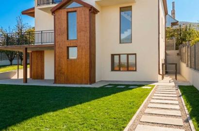 იყიდება ახალი გარემონტებული 8 ოთახიანი სახლი წეროვანის აგარაკებზე