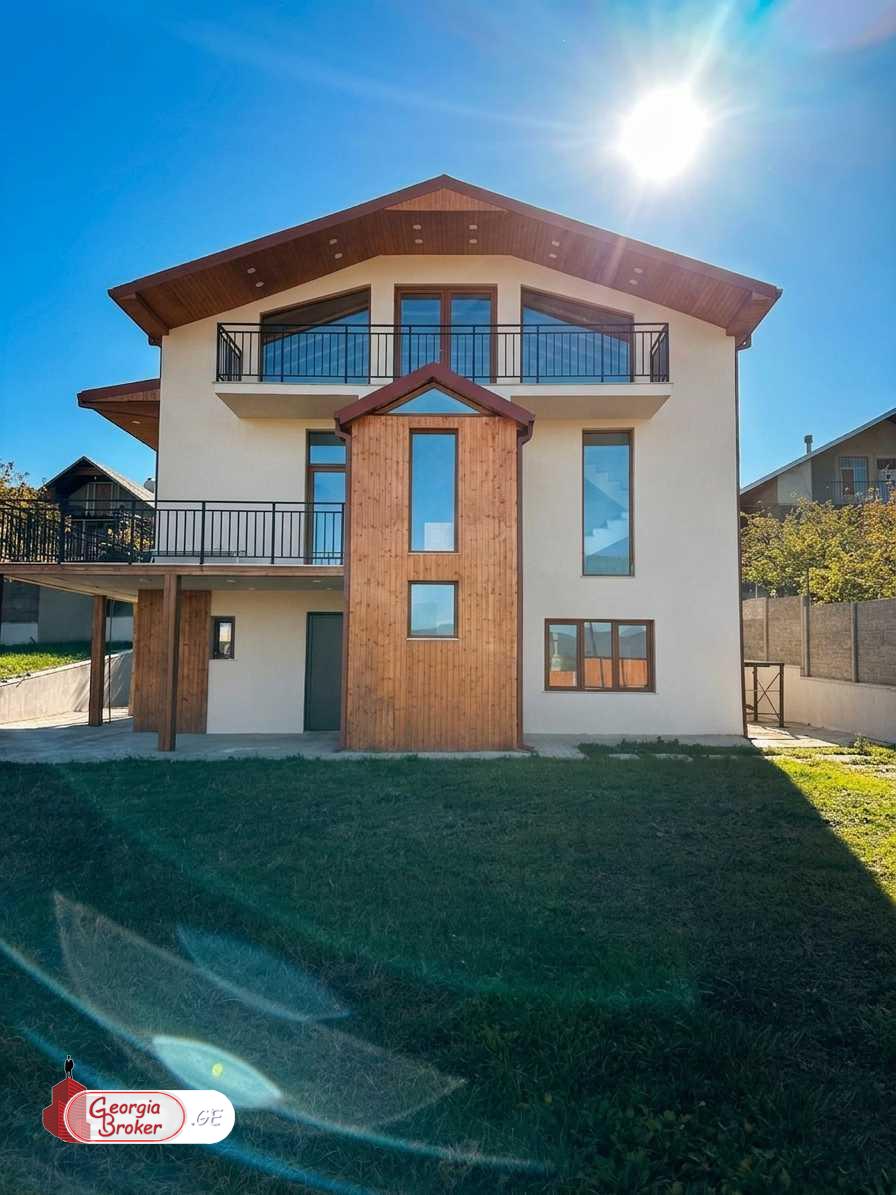 იყიდება ახალი გარემონტებული 8 ოთახიანი სახლი წეროვანის აგარაკებზე