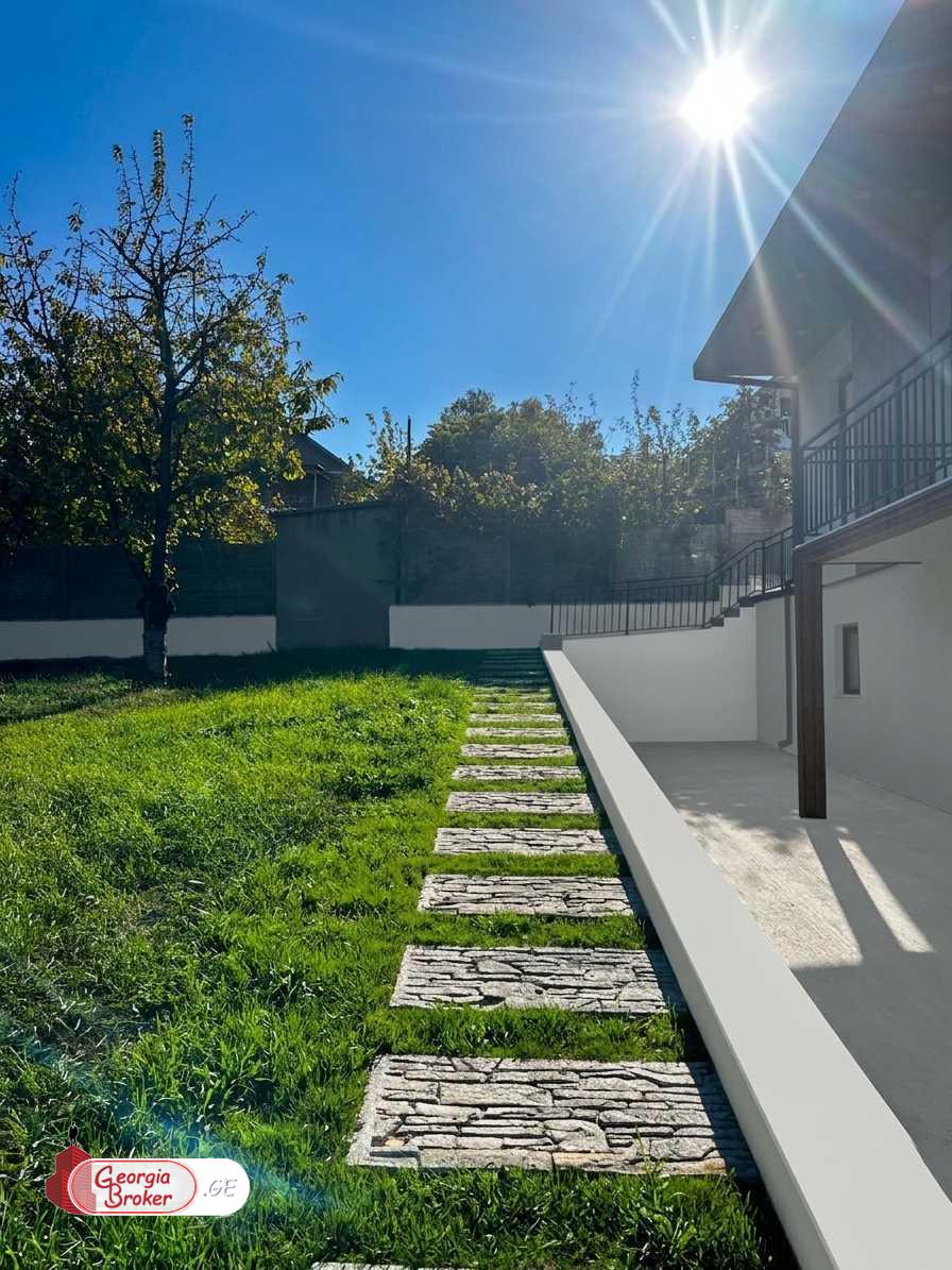 იყიდება ახალი გარემონტებული 8 ოთახიანი სახლი წეროვანის აგარაკებზე