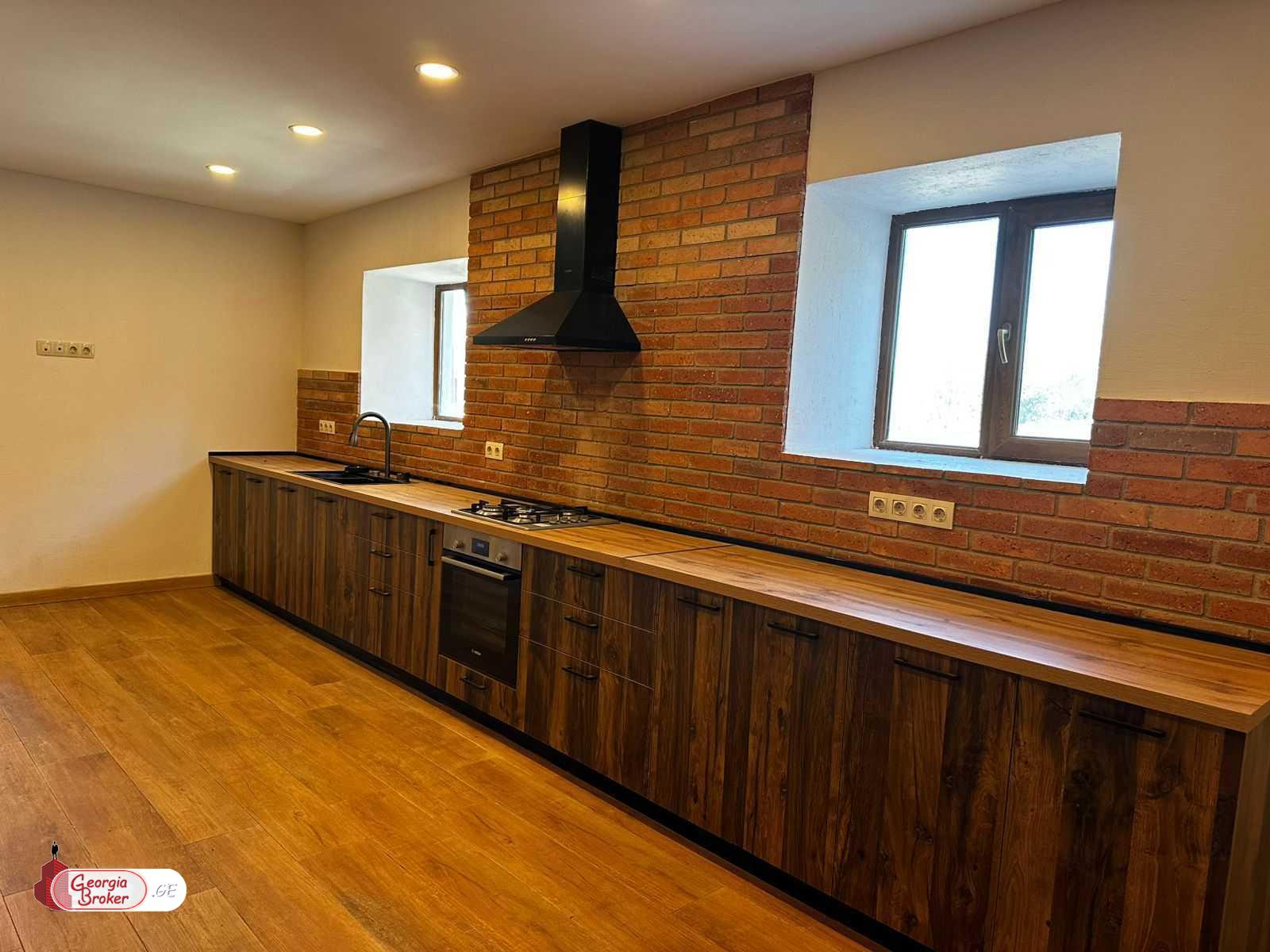 იყიდება ახალი გარემონტებული 8 ოთახიანი სახლი წეროვანის აგარაკებზე