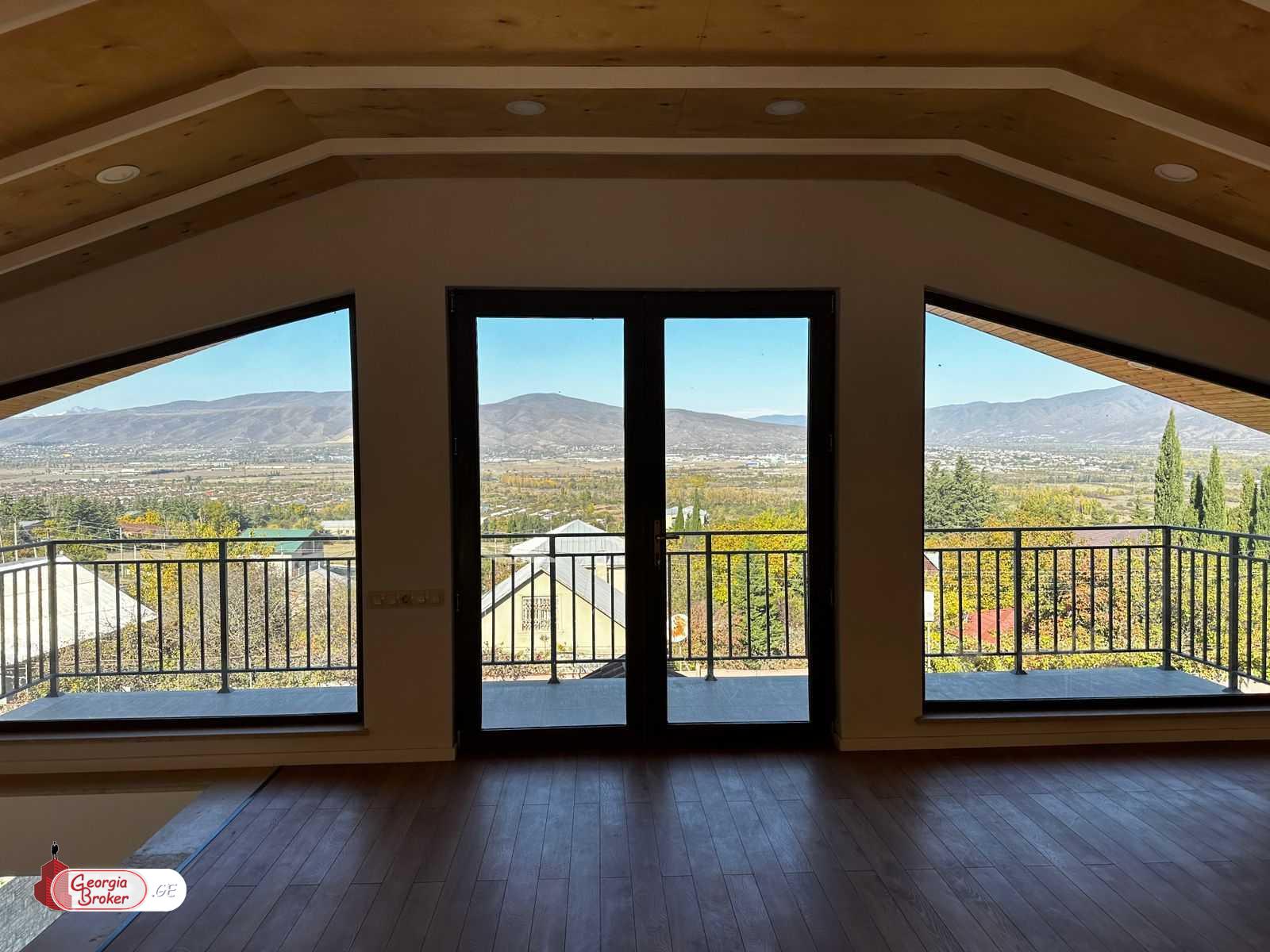 იყიდება ახალი გარემონტებული 8 ოთახიანი სახლი წეროვანის აგარაკებზე