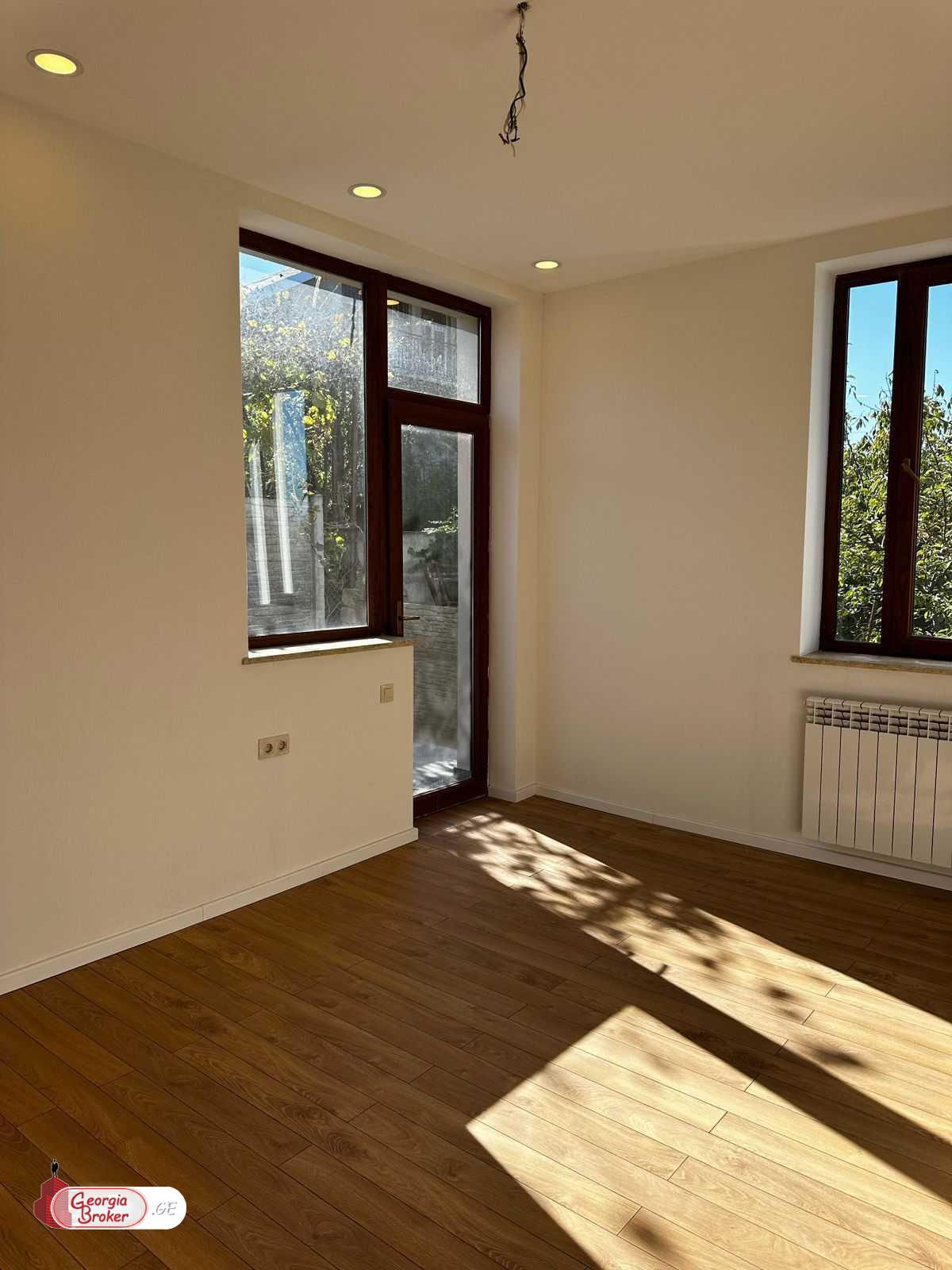 იყიდება ახალი გარემონტებული 8 ოთახიანი სახლი წეროვანის აგარაკებზე