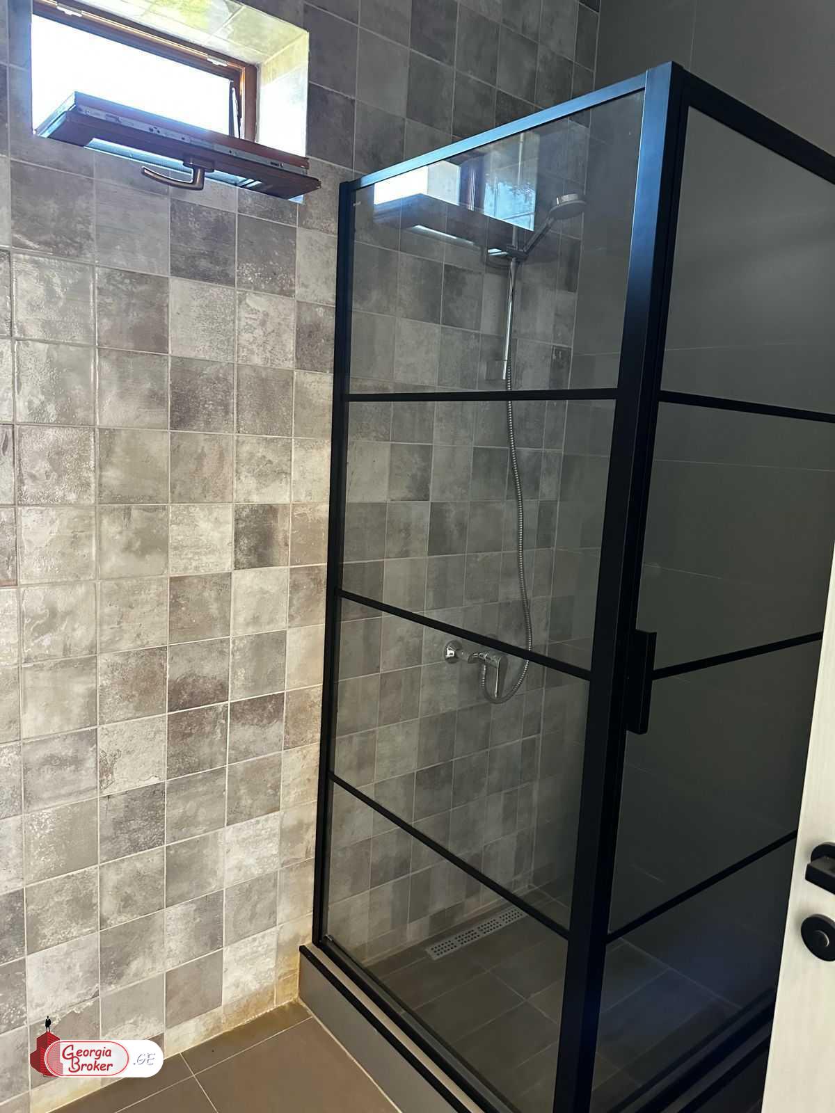 იყიდება ახალი გარემონტებული 8 ოთახიანი სახლი წეროვანის აგარაკებზე