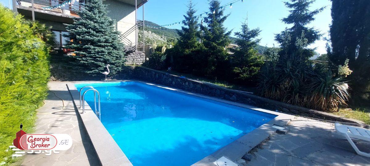 продается дом с новым ремонтом 10-комнат