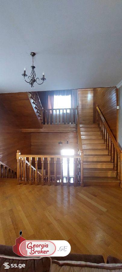 продается дом с новым ремонтом 10-комнат