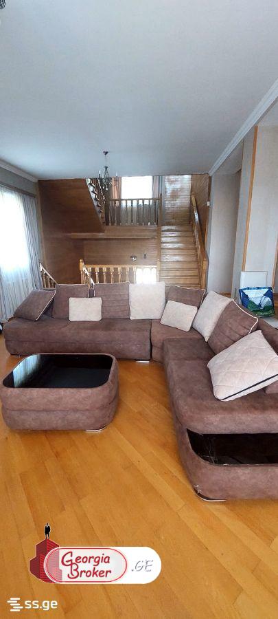 продается дом с новым ремонтом 10-комнат