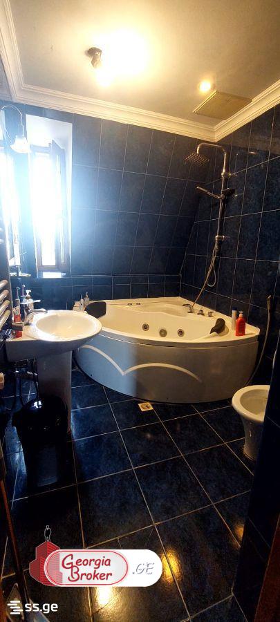 продается дом с новым ремонтом 10-комнат