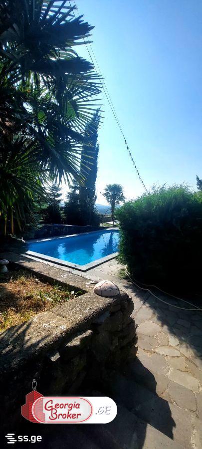 продается дом с новым ремонтом 10-комнат