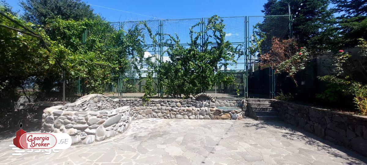 продается дом с новым ремонтом 10-комнат