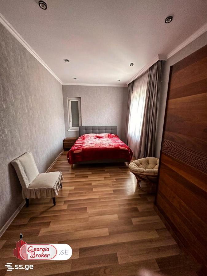 იყიდება ახალი გარემონტებული 9 ოთახიანი სახლი საგურამოში