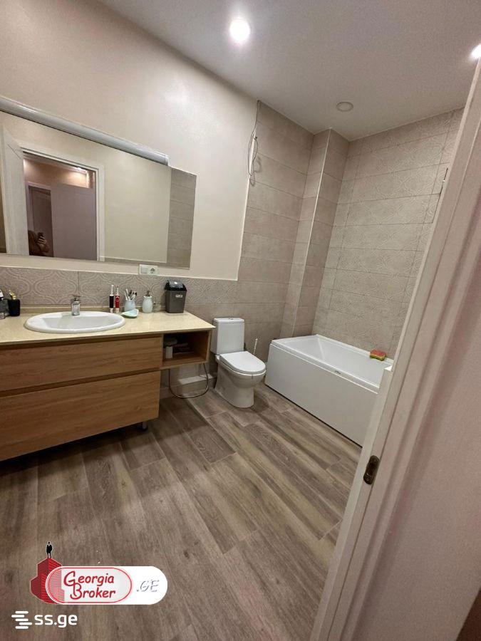 იყიდება ახალი გარემონტებული 9 ოთახიანი აგარაკი საგურამოში