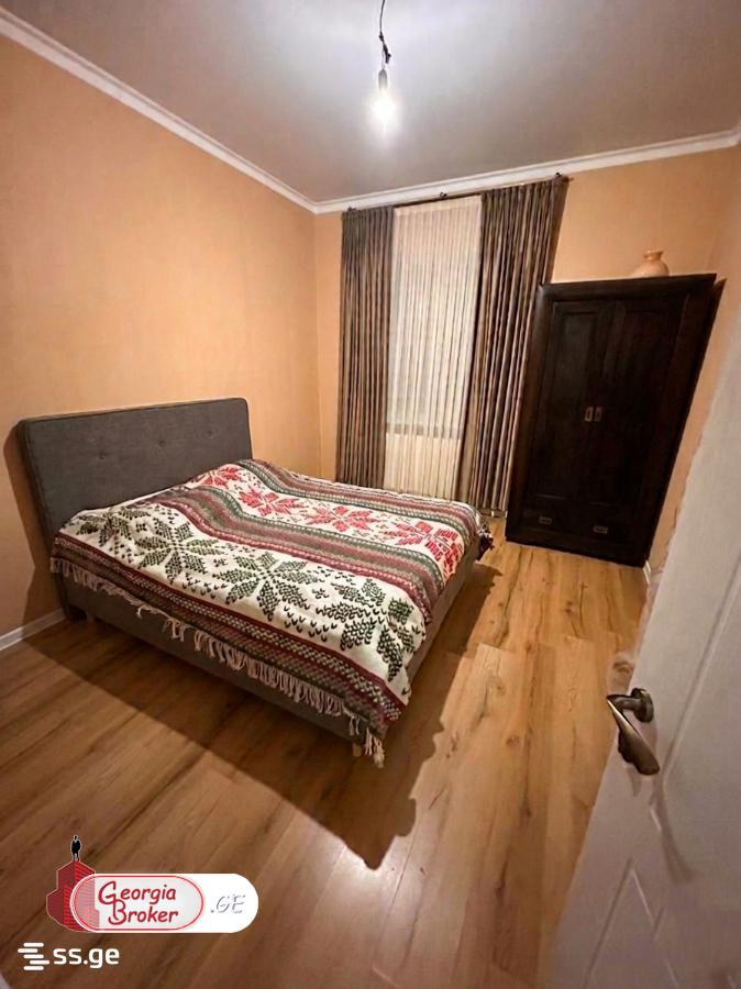 იყიდება ახალი გარემონტებული 9 ოთახიანი სახლი საგურამოში