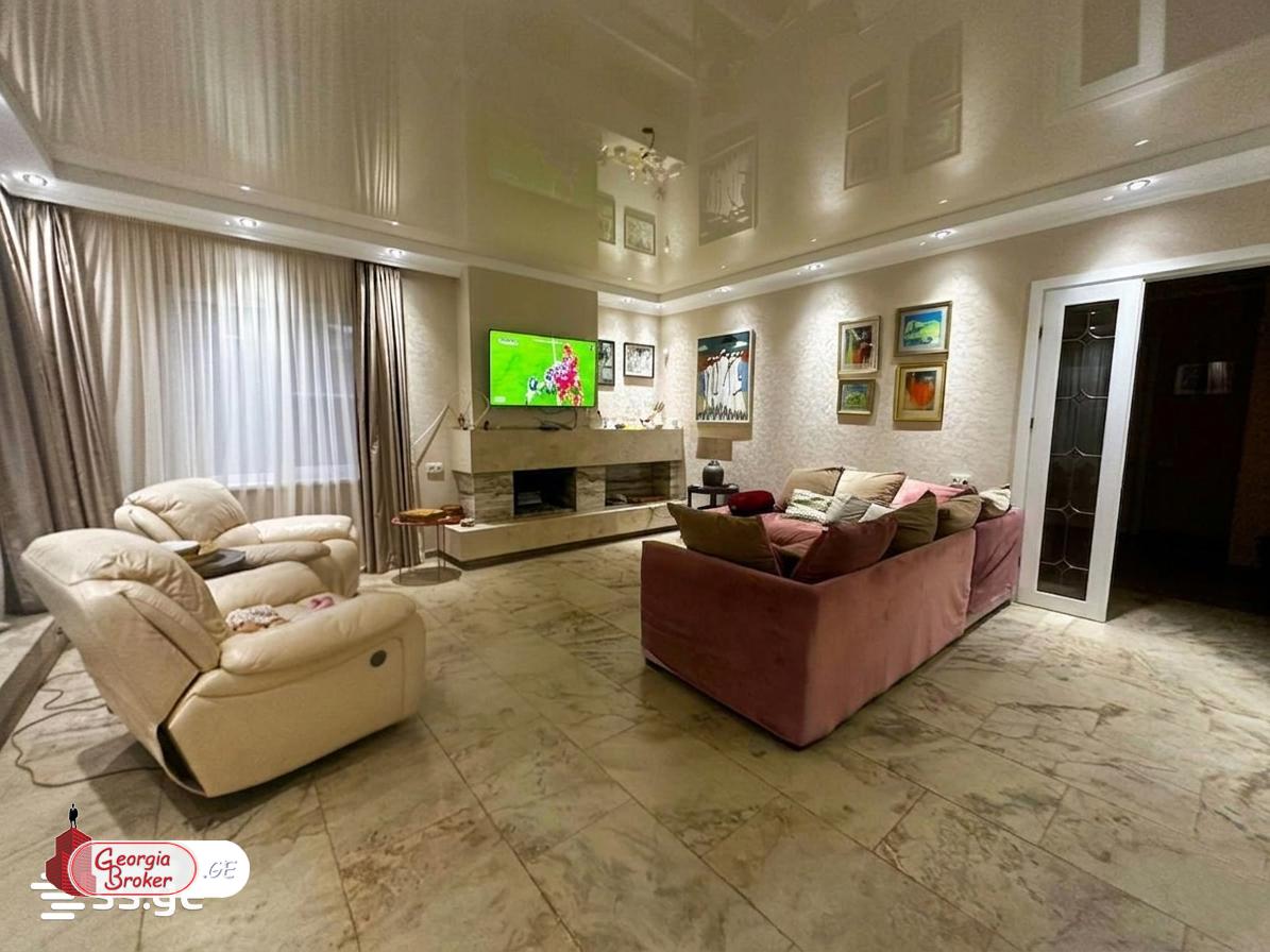 იყიდება ახალი გარემონტებული 9 ოთახიანი სახლი საგურამოში